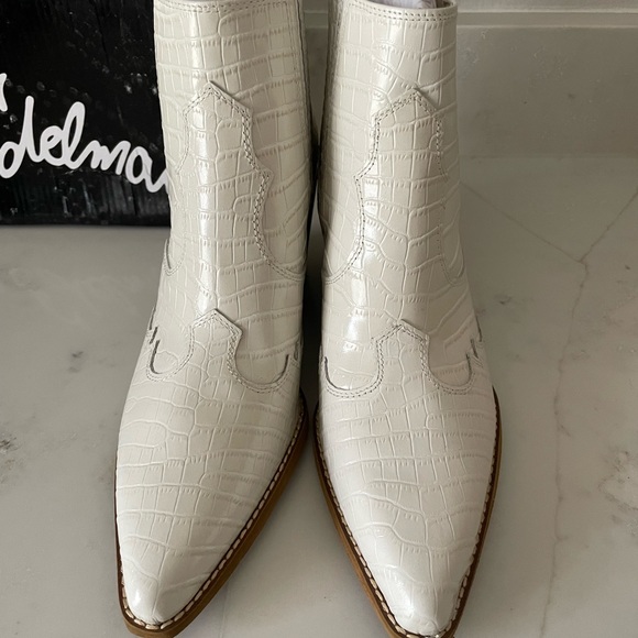 Croc Embossed western leather bootie - size 9.5 - Picture 2 of 5